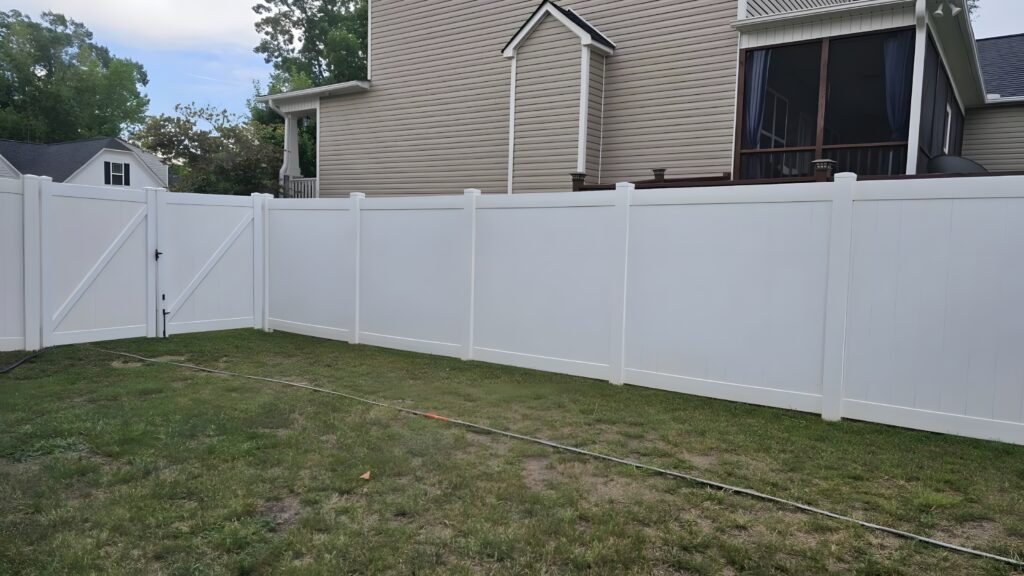 fence cleaning in Clayton